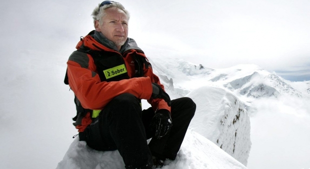Francia, travolto da una valanga muore Emmanuel Chauchy, il "dottor verticale" specialista del soccorso in montagna