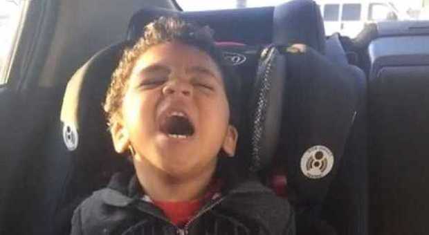 Il bimbo canta Beyoncé a squarciagola: il video diventa virale sul web /Guarda