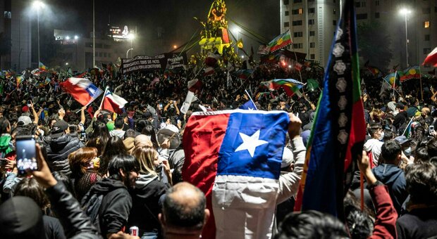 Presidente del Cile denunciato alla Corte penale internazionale per «omicidi, torture e mutilazioni»