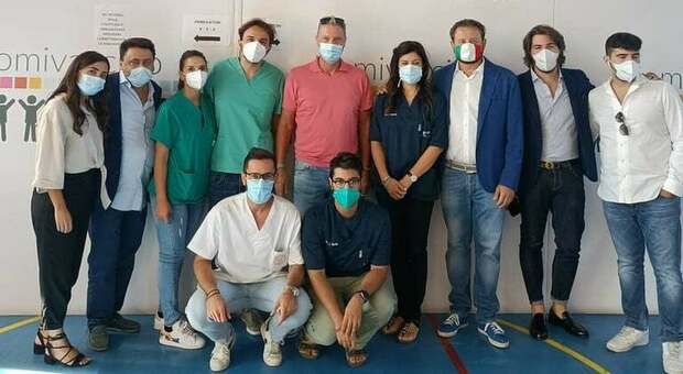 Ruud Krol vaccinato all'hub di Mugnano: l'ex campione olandese è residente a Villaricca