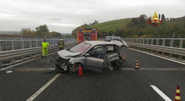 L'incidente in autostrada a Vittorio Veneto (foto Vigili del Fuoco)