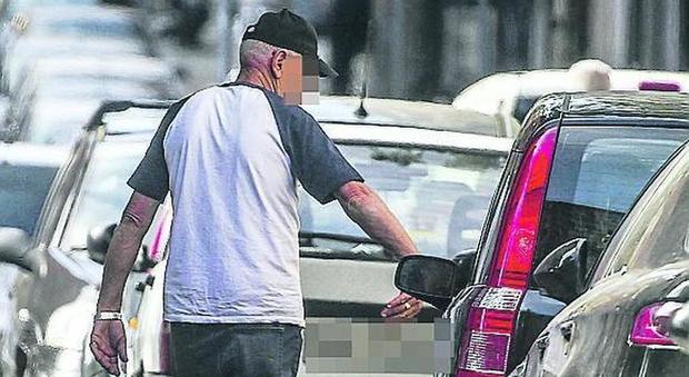 Parcheggiatori abusivi a Napoli, il flop degli arresti e ora sanzioni ridotte