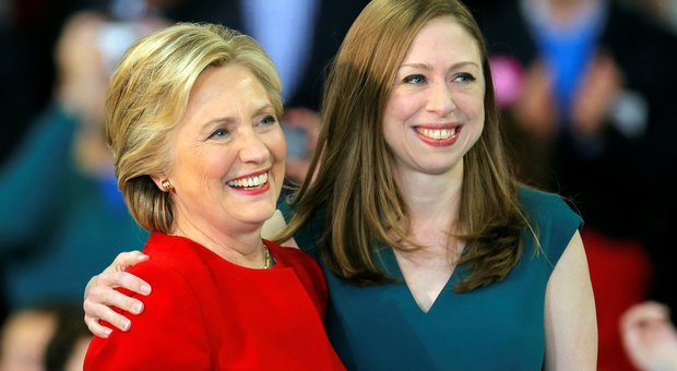 «Il libro delle donne coraggiose»: cento storie raccontate da Hillary Clinton e la figlia Chelsea