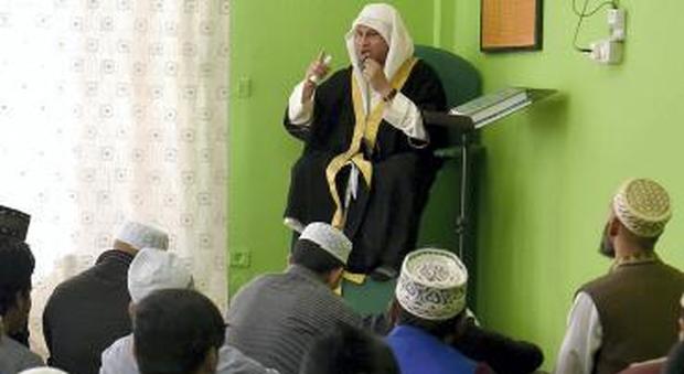 Accordo con il Comune: islamici in preghiera al Palaplip fino a giugno