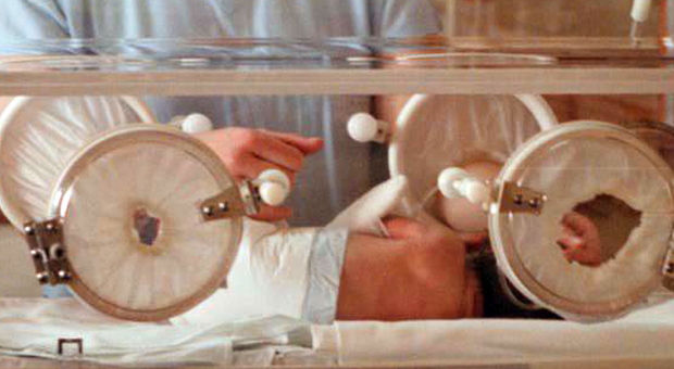 Neonato contagiato dal Covid: bimbo di 2 mesi con sintomi ricoverato a Treviso