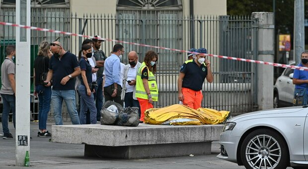 Torino, ucciso a coltellate in piazza: prima il litigio tra i banchi del mercato