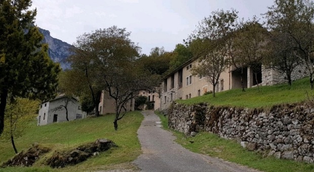Il borgo abbandonato di Gena Alta, in comune di Sospirolo