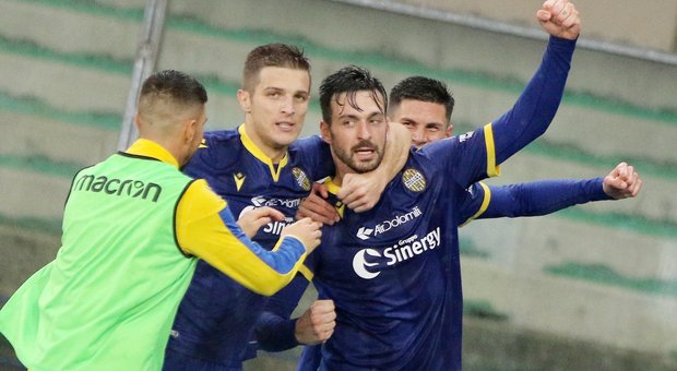 Verona sempre più in alto, con Di Carmine piega la Fiorentina 1-0