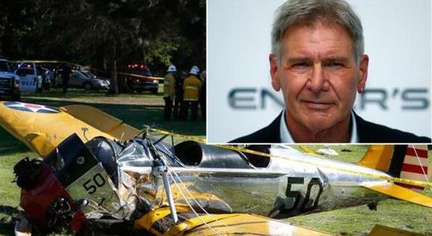 Harrison Ford precipita con il suo aereo in un campo da golf: l'attore ferito alla testa