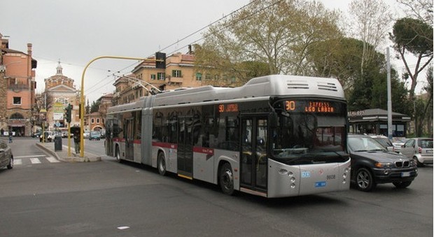 La Raggi: «Da lunedì tornano i filobus sulla linea Eur Laurentina -Tor Pagnotta»