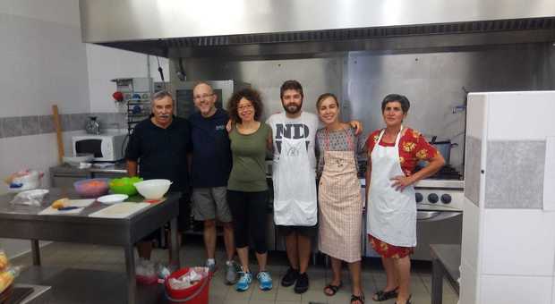 Volontariato a Padova. Francesco e Chiara La Rovere alle Cucine popolari di Padova