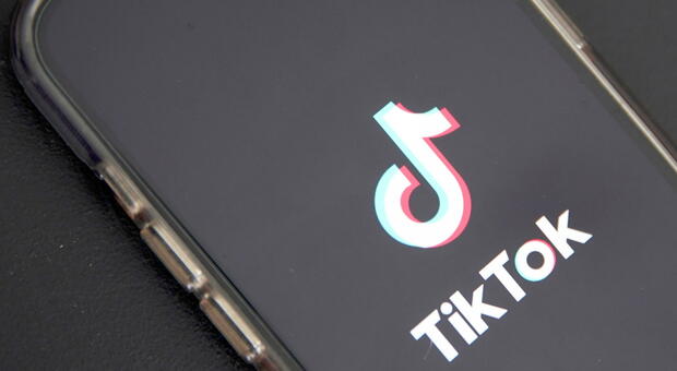 TikTok, multa da 365 milioni per il trattamento dei dati dei minori, la replica: «Modifiche già effettuate tre anni fa»