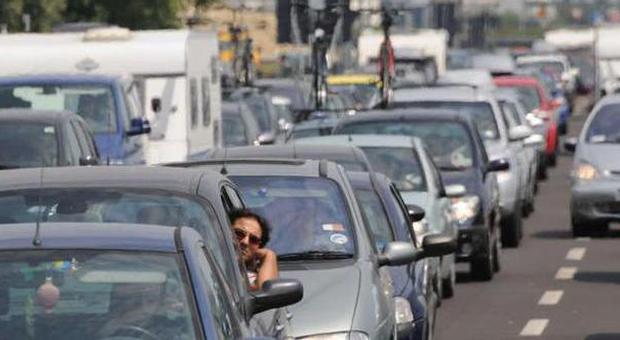 Traffico intenso sulla A22. Code in A4 e alla barriera di Trieste Lisert Chiuso il Passante: attivato il by pass