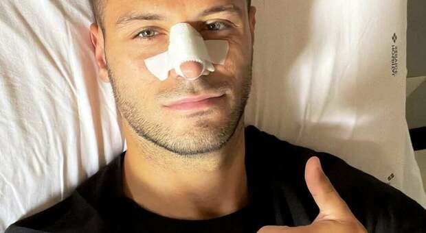 Napoli United, Akrapovic colpito da un pugno in campo: operazione riuscita