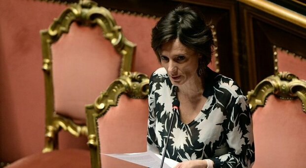 Pari Opportunità, Bonetti: «Stop scelta maternità lavoro». Sabbadini: «Parole pochi fatti»