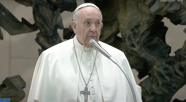 Papa Francesco e l'allarme denatalità in Italia: «Le donne hanno paura di perdere il lavoro se restano incinte»