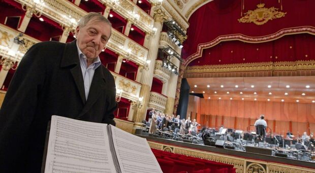 Roberto De Simone, che oggi compie 90 anni, al teatro San Carlo di Napoli