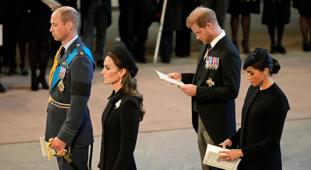 Kate, la Royal Family ora resta senza principesse. Meghan sogna il grande ritorno (con Harry regista)