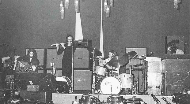 I Genesis in Italia: «Peter Gabriel, Tony Banks, Mike Rutherford, Steve Hackett e Phil Collins nel 1972 ad Adria, eravamo in cento»