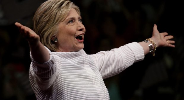 Presidenziali Usa, Hillary show: prima donna in corsa per la Casa Bianca