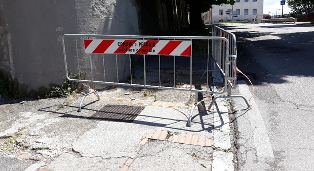 «Erba alta e ostacoli, così non va» Perugia, polemica sui marciapiedi ko