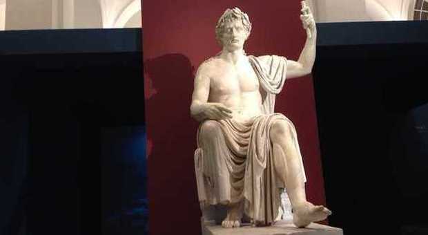 Napoli omaggia il «divo» Augusto: il suo amore per la Campania in una mostra | Video