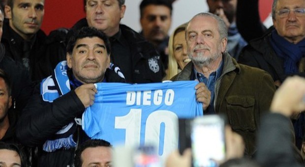 Maradona, toccata e fuga a Napoli in Procura: «Io ambasciatore azzurro? Parliamone»
