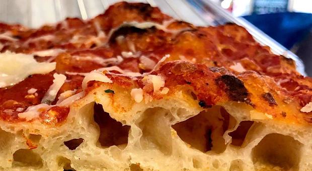Apre a Pomigliano il primo locale dedicato alla pizza alla romana