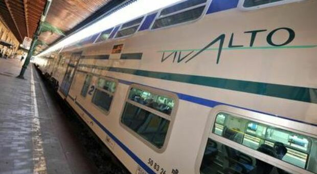 Sedicenne molestata sul treno, carabiniere a processo: «Terrorizzata, quell'anno ho smesso di andare a scuola»