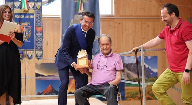 Alessandro Masucci riceve il premio Pelmo d Oro per l importante carriera alpinistica