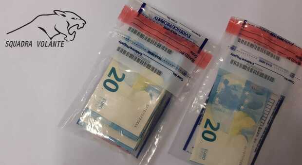 Pagano con 20 euro falsi il conto del bar: rintracciati con una scatola di banconote ben contraffatte