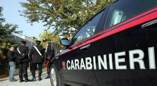 Roma, sequestra in casa e violenta la compagna per due giorni: 44enne arrestato