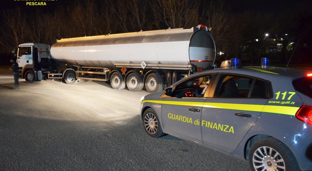 Contrabbando di gasolio: l'inchiesta investe Pescara