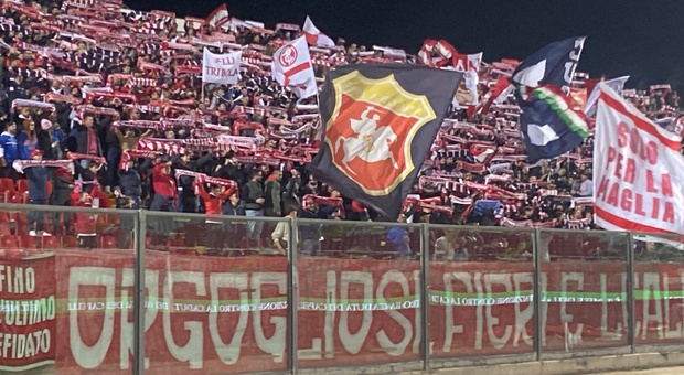 I tifosi dell'Ancona dopo la sconfitta di Sassari: «A gennaio servono rinforzi. Obiettivi? Pensiamo a salvarci»