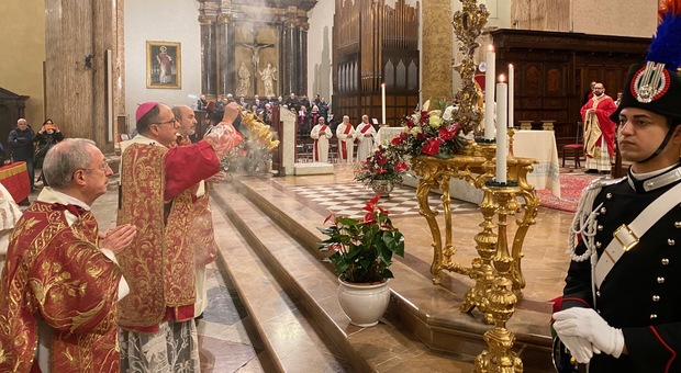 L'arcivescovo Ivan Maffeis ieri durante le celebrazione per San Costanzo
