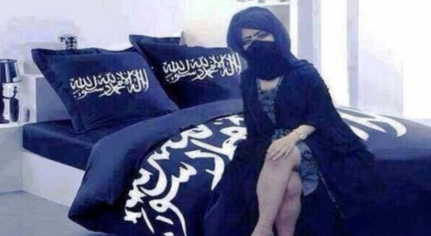 Rifiuta di fare sesso estremo con i jihadisti: ragazza di vent'anni bruciata viva dall'Isis