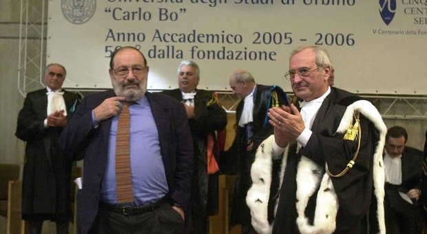 Umberto Eco con il rettore Giovanni Bogliolo ad Urbino nel 2005 per i 500 anni dell'ateneo