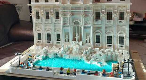Una riproduzione d'eccezione per la Fontana di Trevi a Roma, costruita in miniatura con 20mila mattoncini Lego