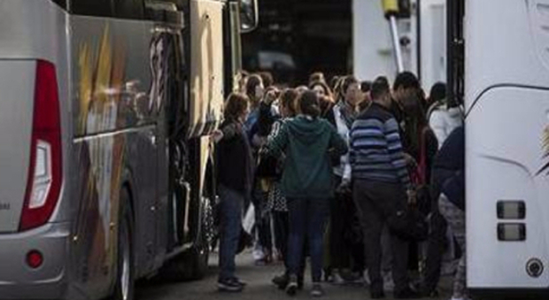 Trenta studenti in gita ricoverati per un malore, chiuso un ristorante-hotel nel Catanese