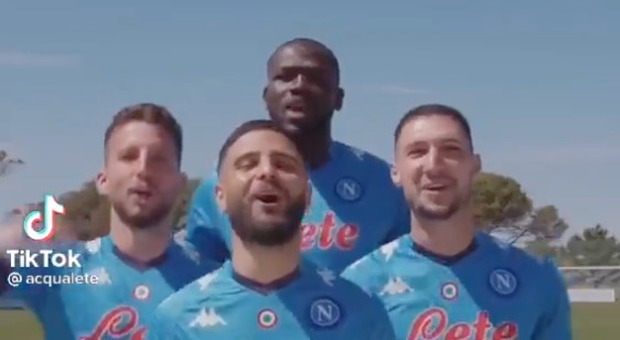 Napoli, i tifosi tornano allo stadio: la nuova challenge azzurra su TikTok