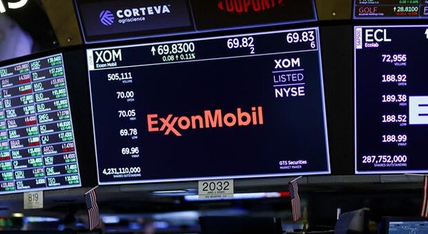 ExxonMobil, Jefferies alza il rating ma titolo non si scalda