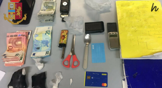 Napoli, nasconde la droga in un calzino: arrestato 43enne a Montesanto