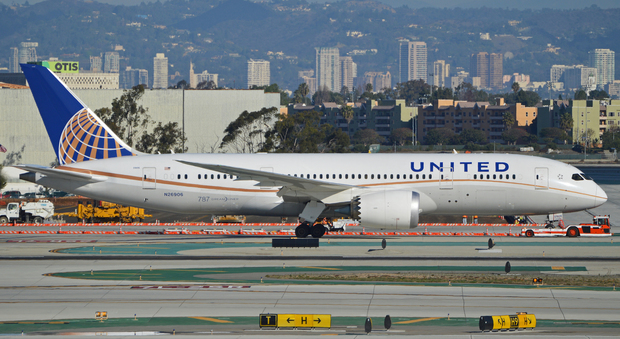 Gb, due piloti della United Airlines arrestati: ubriachi prima del volo
