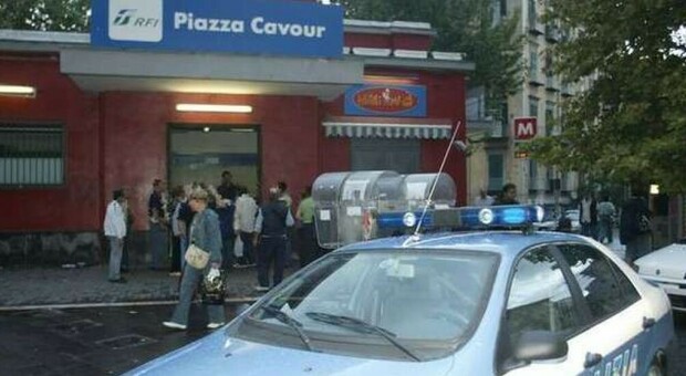 Napoli: ruba il cellulare a un passeggero del metrò, algerino bloccato nella stazione Cavour