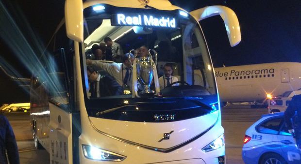 Il bus del Real con la Champions