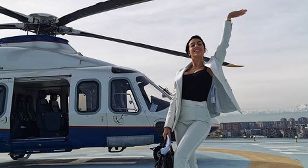 Georgina Rodriguez vola a Sanremo in elicottero: «Ci siamo!»