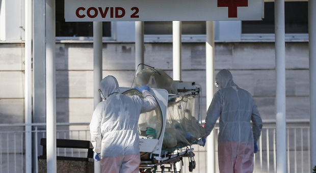Coronavirus, nel Lazio un morto e 26 nuovi positivi. Chiuso un ristorante all'Infernetto