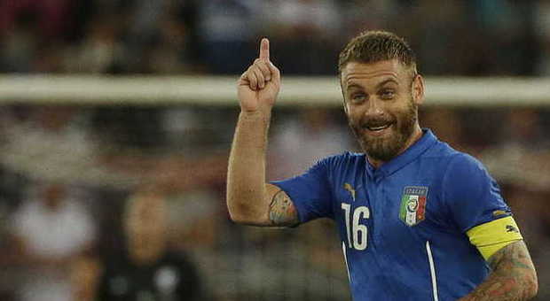 E' un De Rossi da applausi, segna il gol numero 100 di un romanista in Nazionale