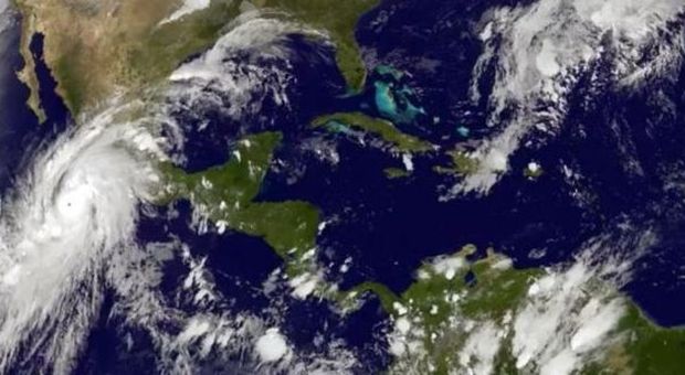 L'uragano Patricia si avvicina al Messico