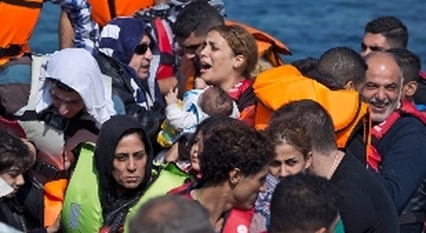 Migranti, l'Ue avverte: «Situazione al collasso se non si riducono i flussi in 10 giorni»